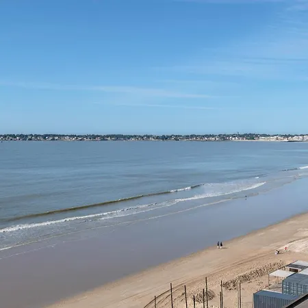 Apartment Splendide Vue Et En Front De Plage!